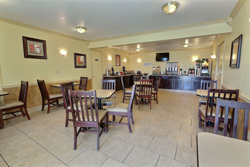 Econo Lodge McAlester 23/27