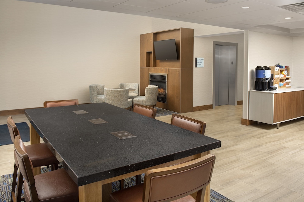 Holiday Inn Express Suites Annapolis 48/49