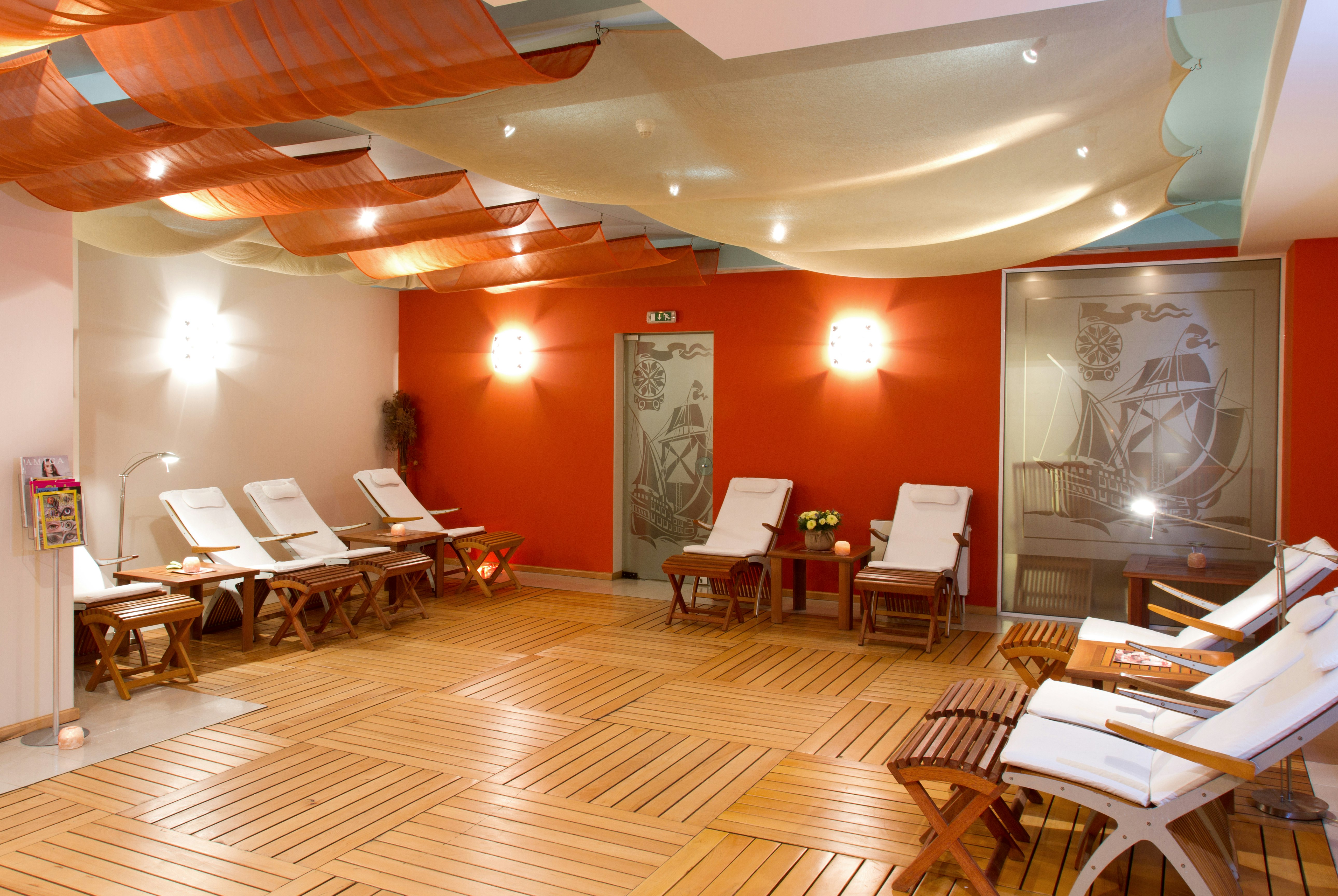 Crystal Palace Boutique Hotel 33/68