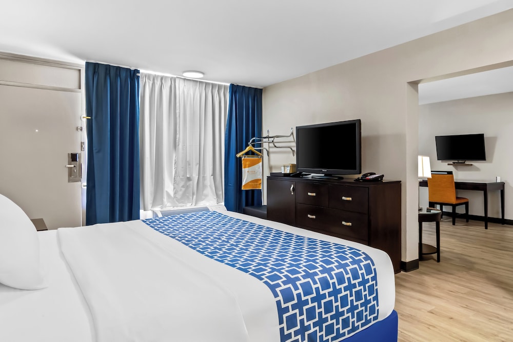 Suburban Studios Orange Park - Jacksonville near Naval Air Station 13/33