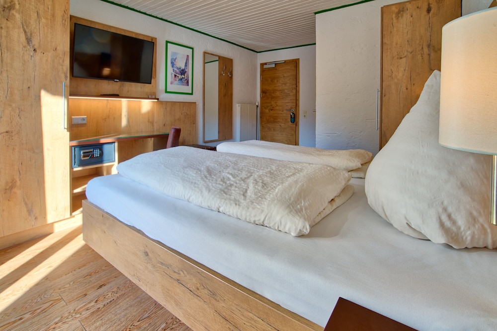 Natur- und Wanderhotel am Steinbachtal 12/33