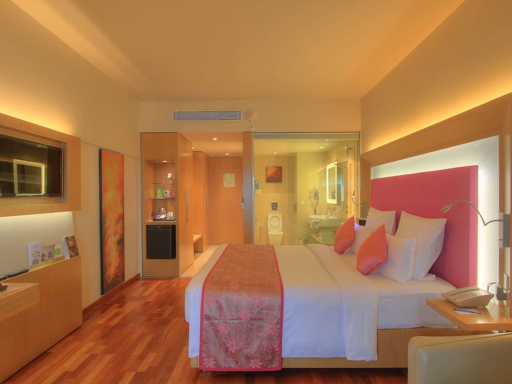 Novotel Visakhapatnam Varun Beach Hotel 23/75