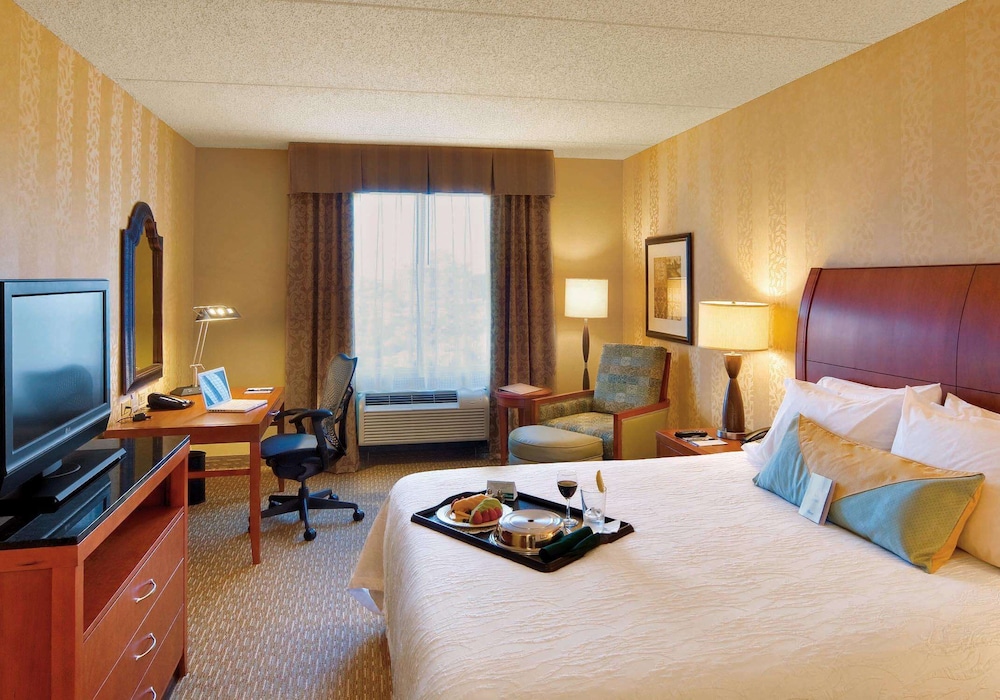 Hilton Garden Inn Lakewood 13/52