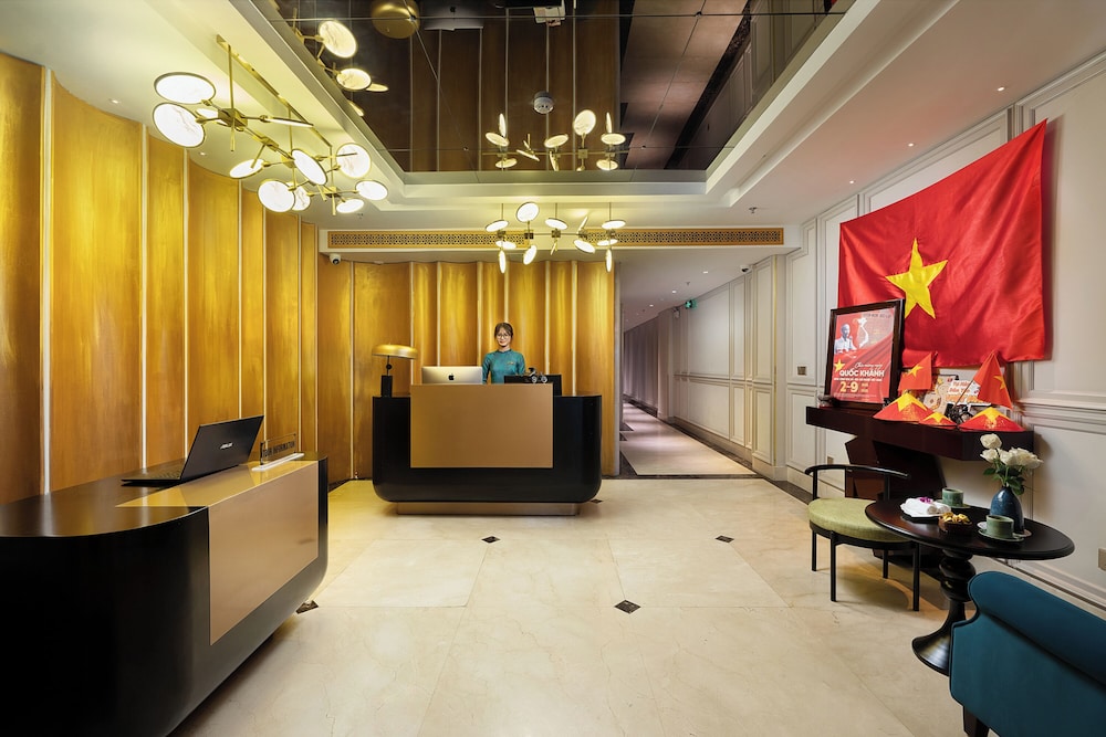 Le Premier Hotel & Rooftop Bar 10/50