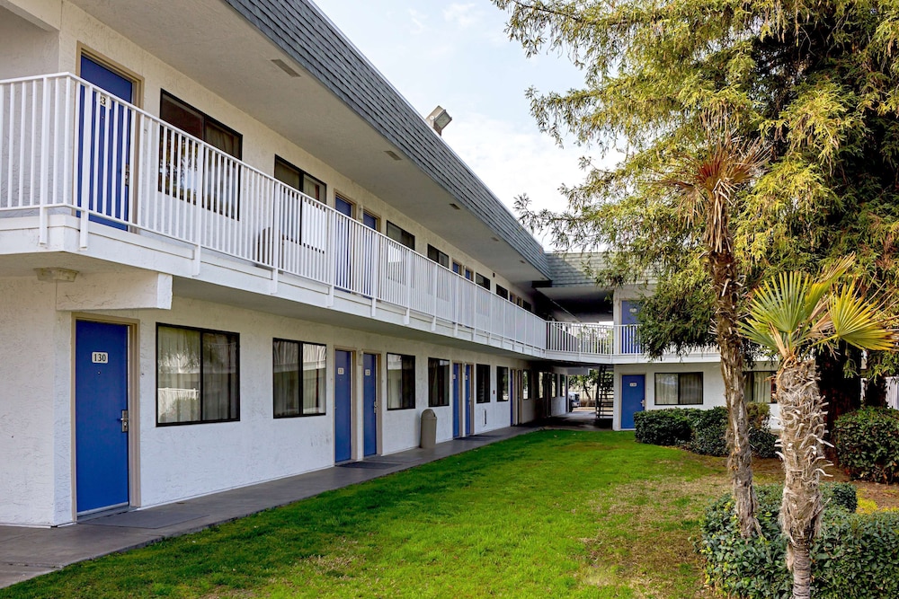 Motel6 Porterville, CA 50/57
