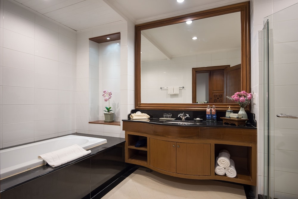 Dheva Mantra Resort 70/72