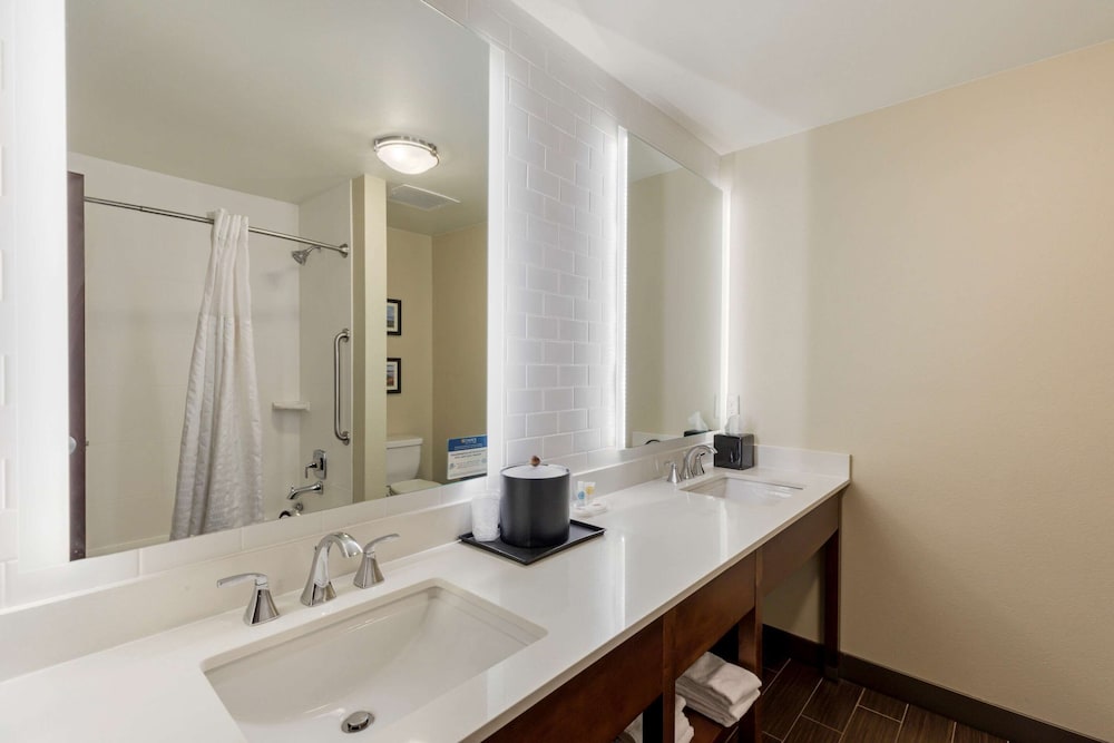 Comfort Suites Loveland 21/48
