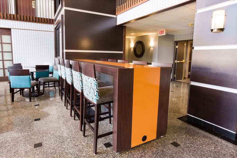 Drury Inn and Suites Greensboro 30/38
