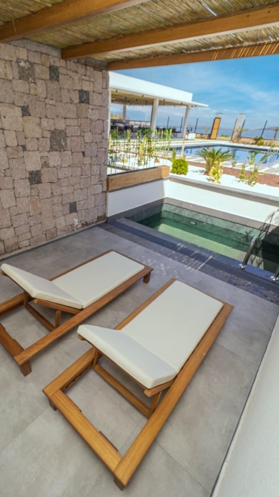 Leone Cunda Edition Otel(+12) 20/38