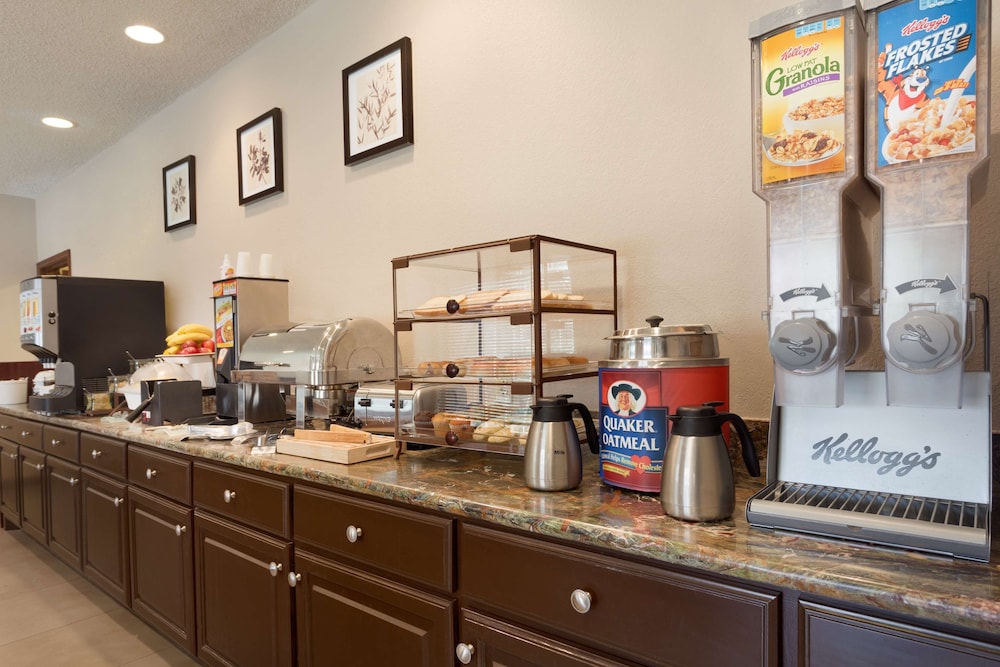 Country Inn & Suites By Radisson, Norman Near University 18/25