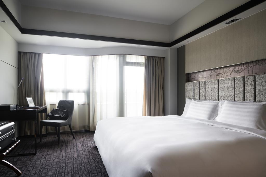 Superior, Double Bed, City View