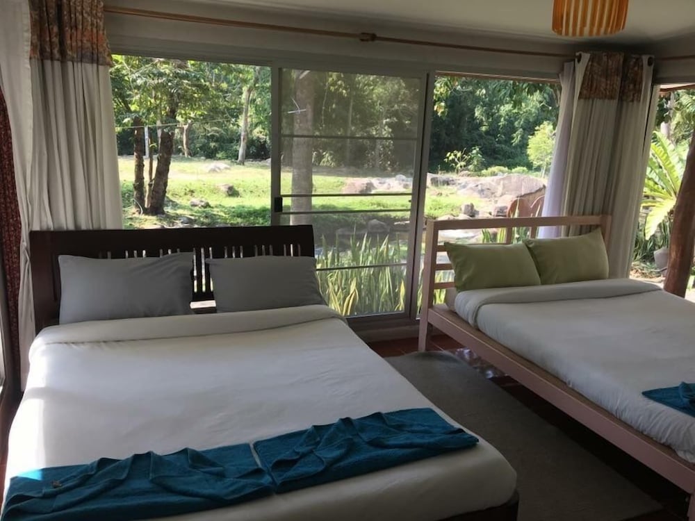 3 Double Beds