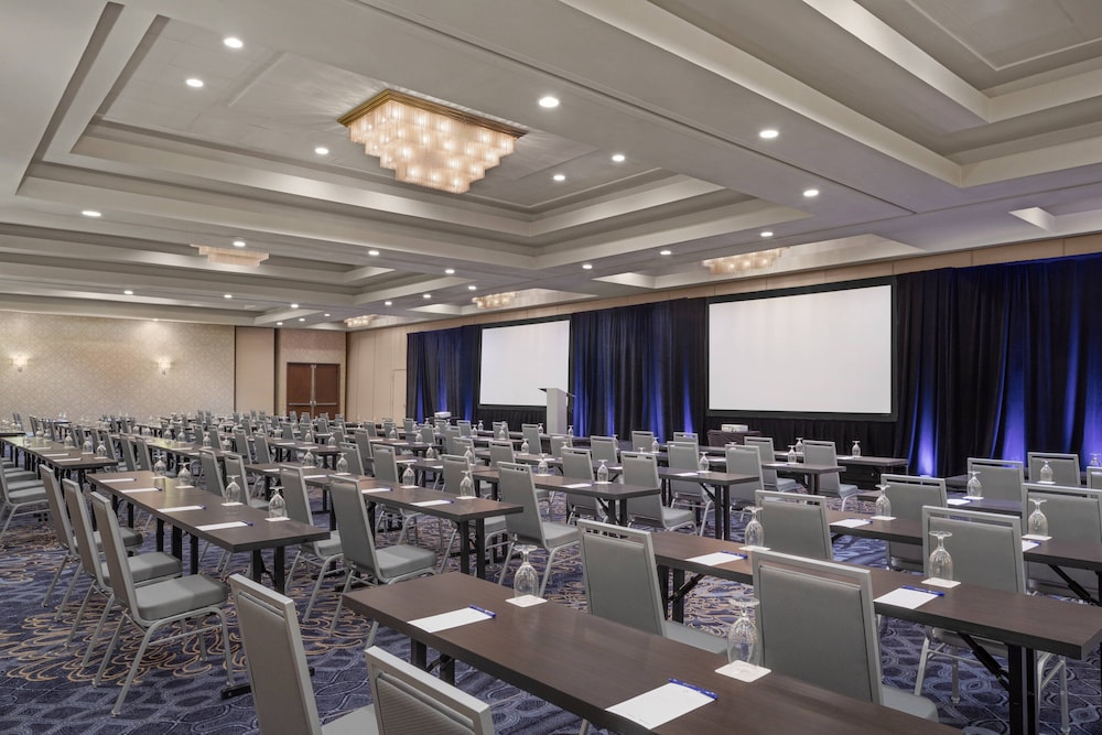 Delta Hotels by Marriott Philadelphia Airport 43/48
