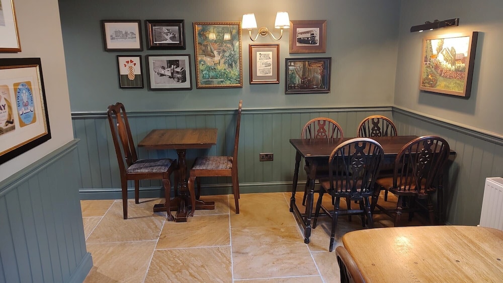 The Red Lion 46/56