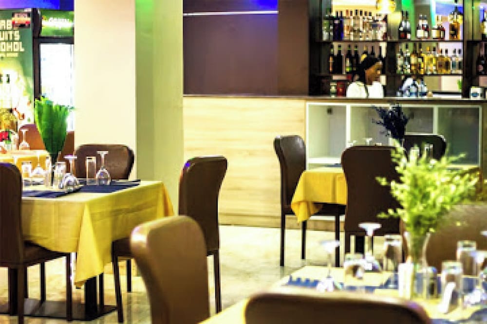 Oragon Hotel and Suites 34/46