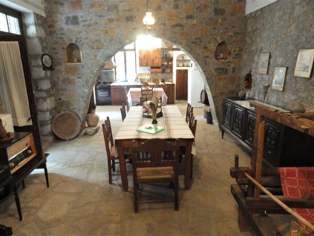 Zeus House 23/36
