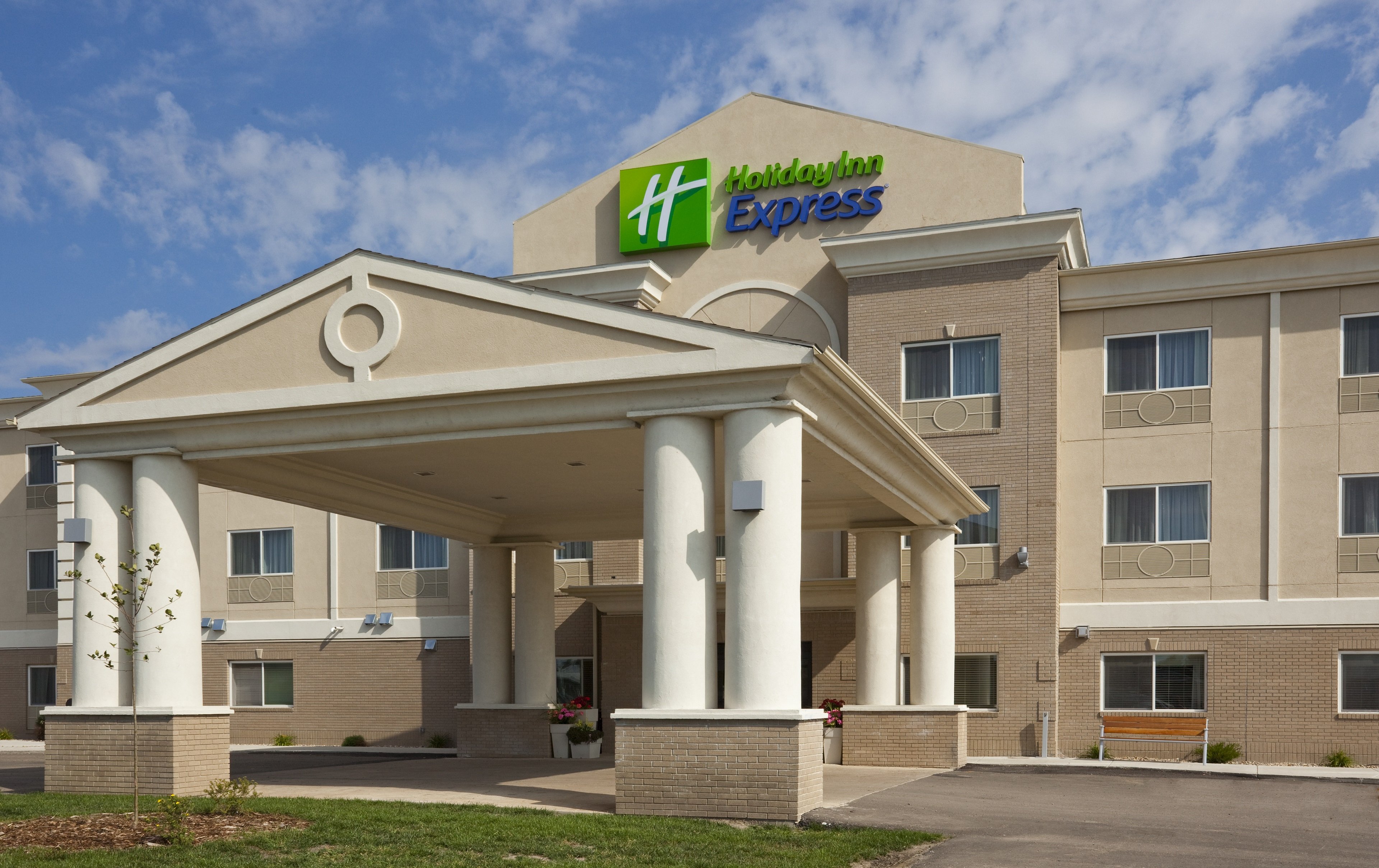 Holiday Inn Express Devils Lake 20/21