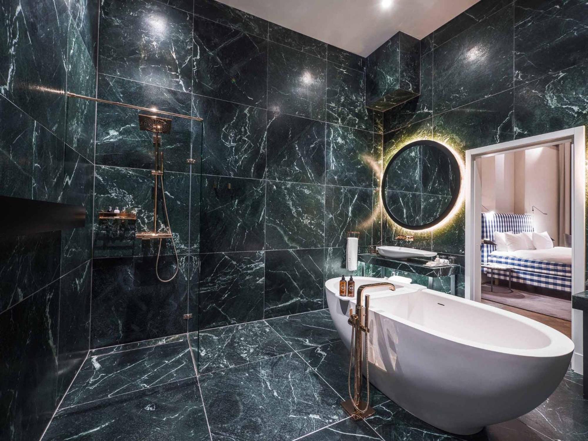 جناح، Hotel Pacai 7/8