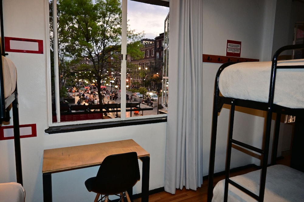 Hostel Mundo Joven Catedral 37/50