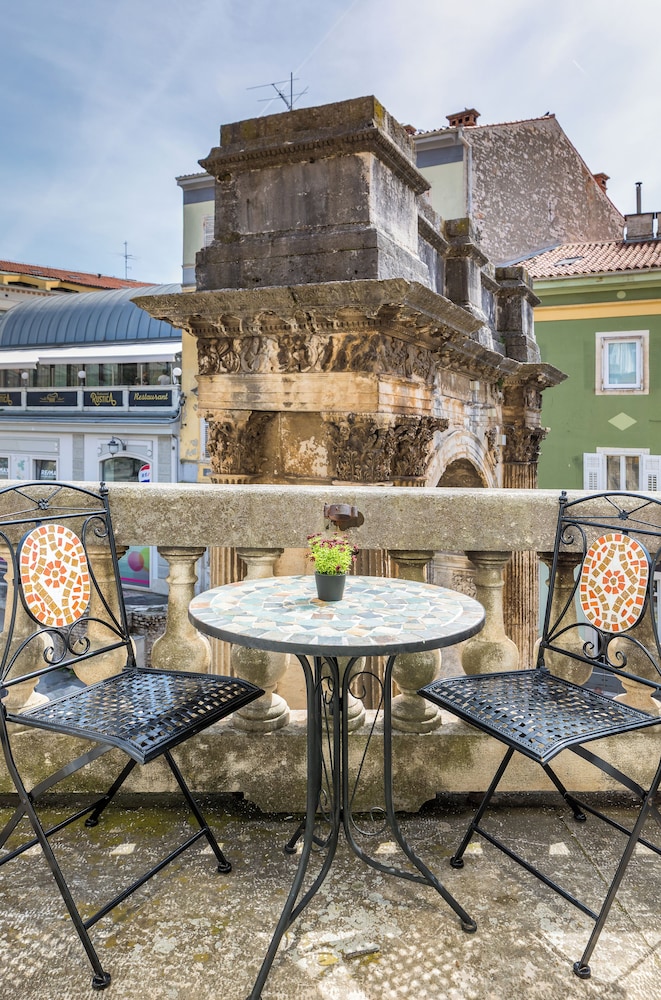 BOUTIQUE HOSTEL JOYCE 40/50