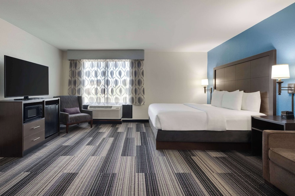 DELUXE, KING BED