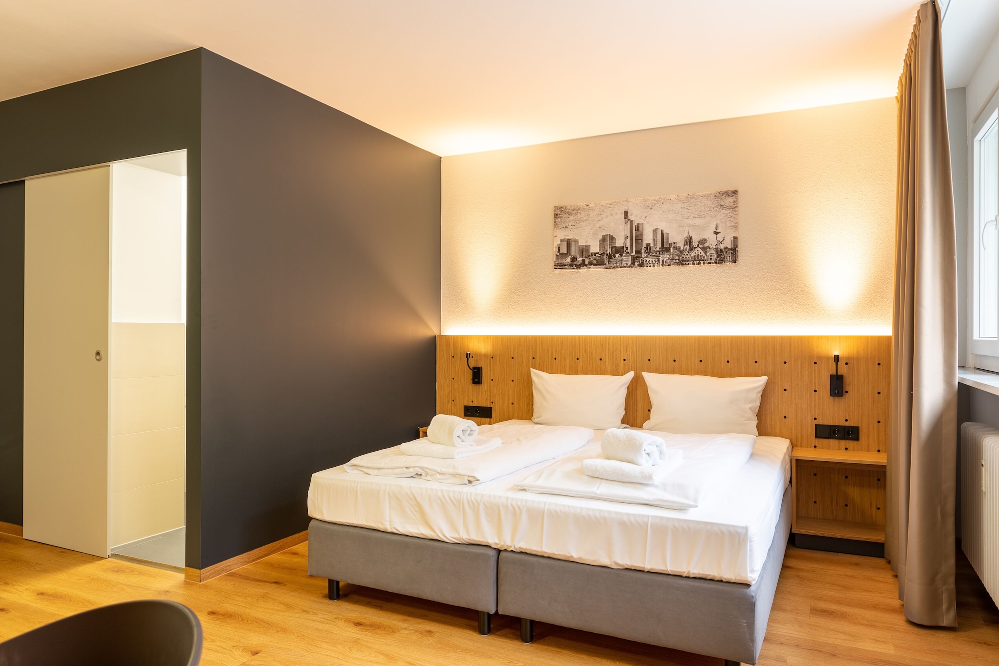 SUPERIOR, KING BED