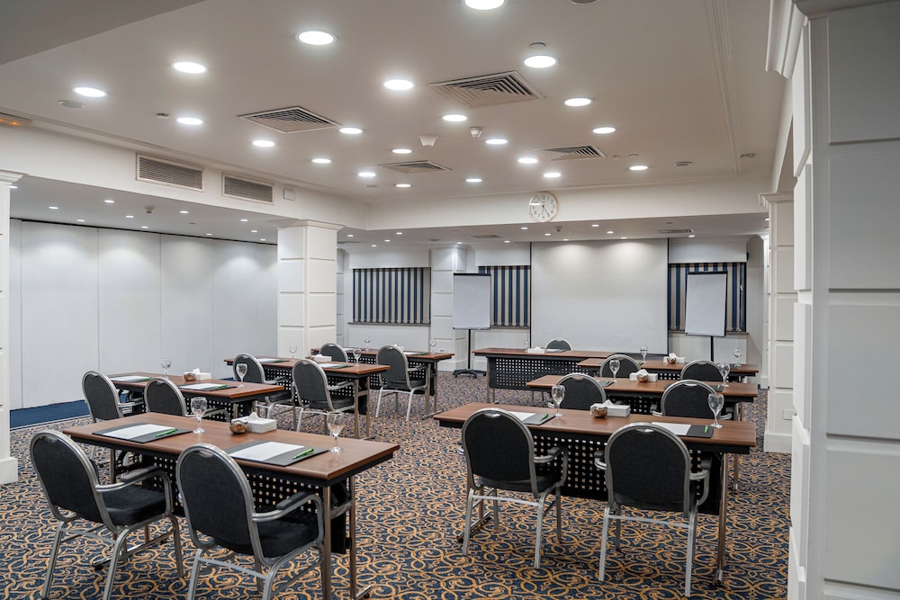 Holiday Inn & Suites - Cairo Maadi, an IHG Hotel 50/59