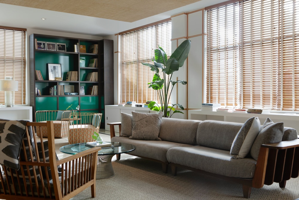 Kimpton Surfcomber Hotel 45/80