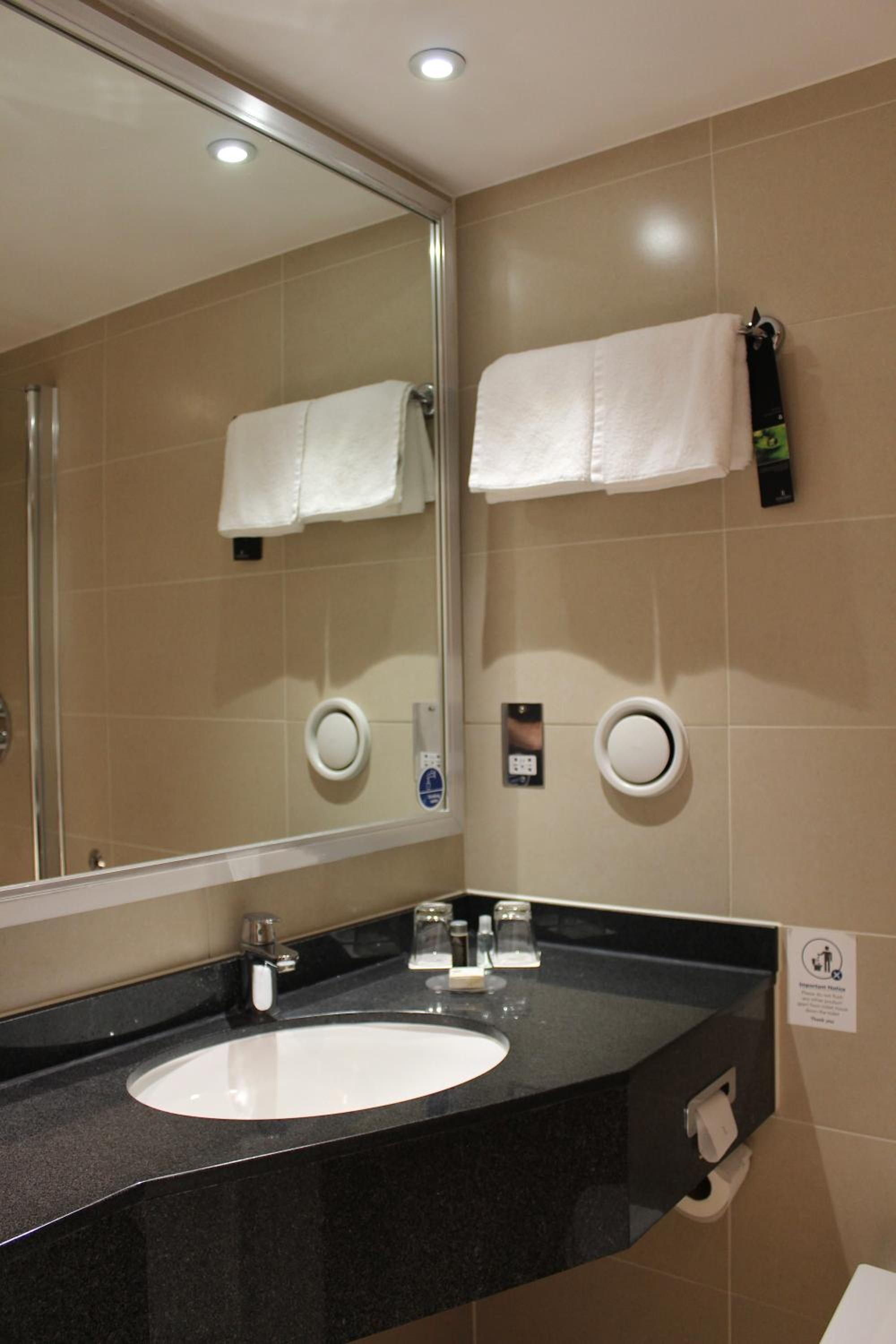 Superior, Double Bed, Runway View، RENAISSANCE LONDON HEATHROW HOTEL 7/9
