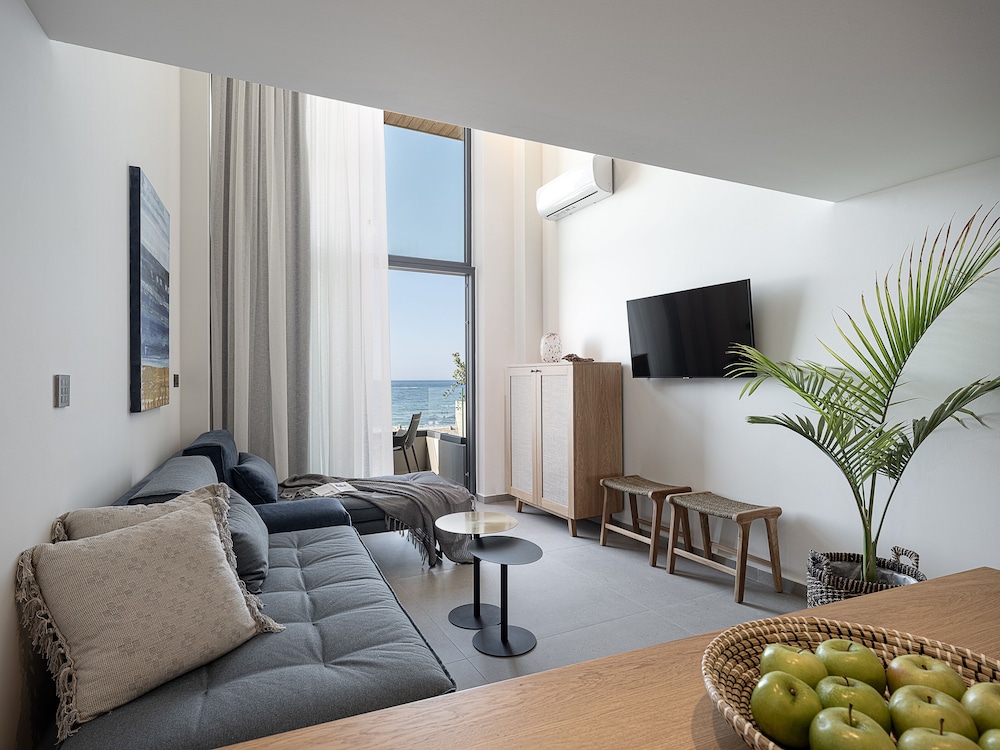 Calla Luxury Seafront Suites 23/50