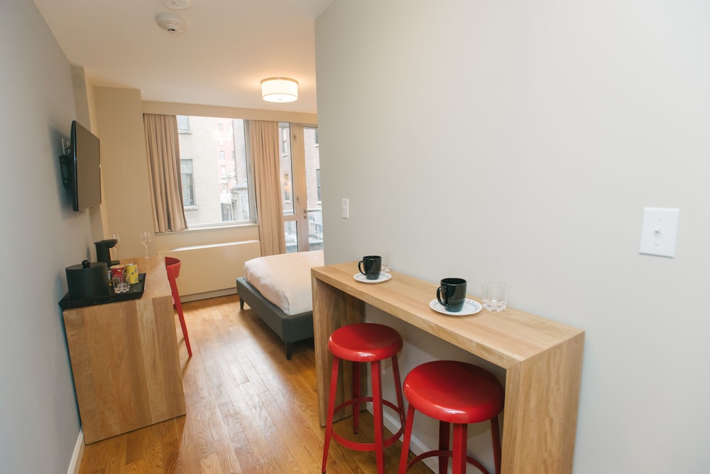 Hotel 32 32 72/78