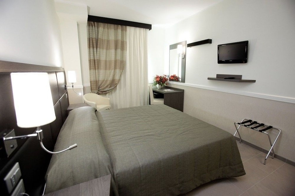 Artis Hotel 24/50