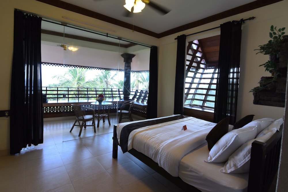 KOVALAM BEACH HOTEL 13/36