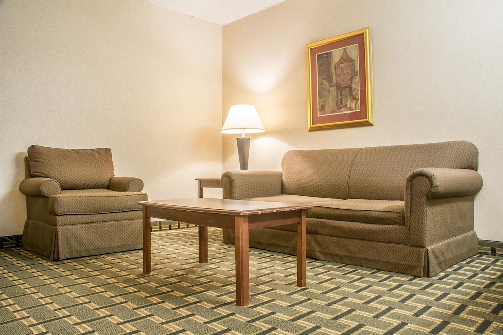 Quality Inn Suites Palm Island Indoor Waterpark 33/67
