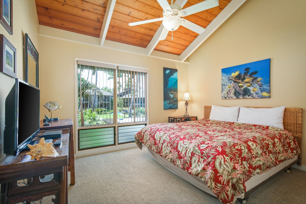 ROOM, MULTIPLE BEDS, OCEAN FRONT