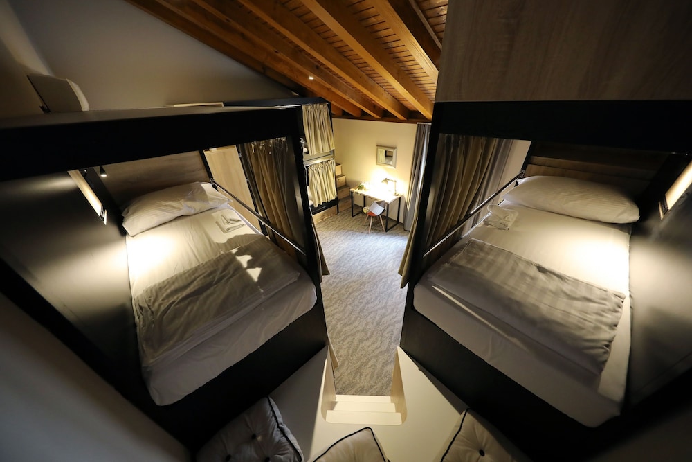 Downtown Boutique Hostel 18/50