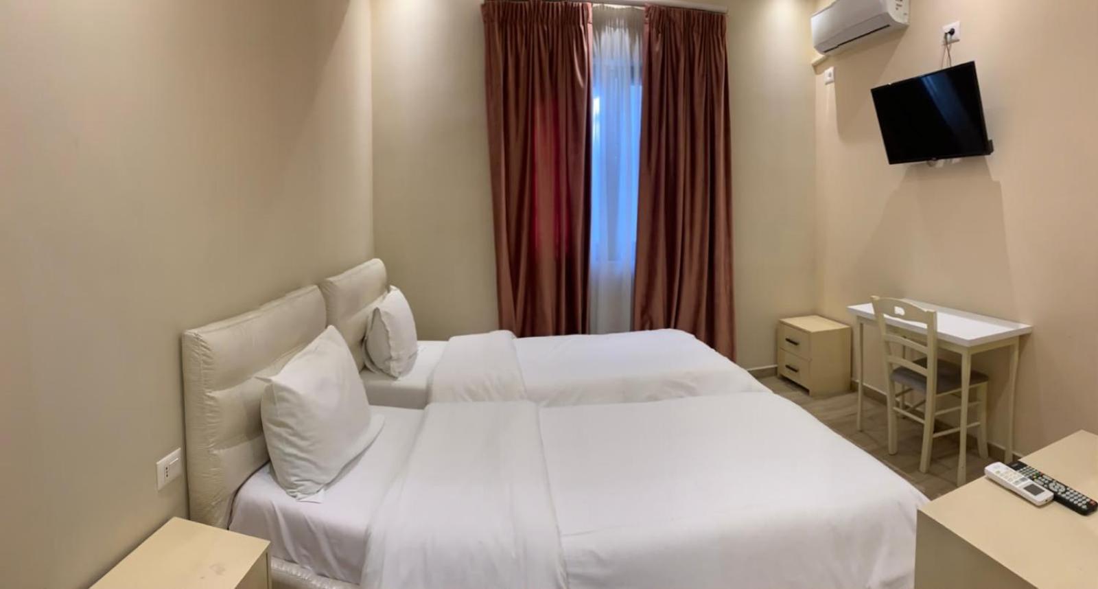 SR99 HOTEL 21/38