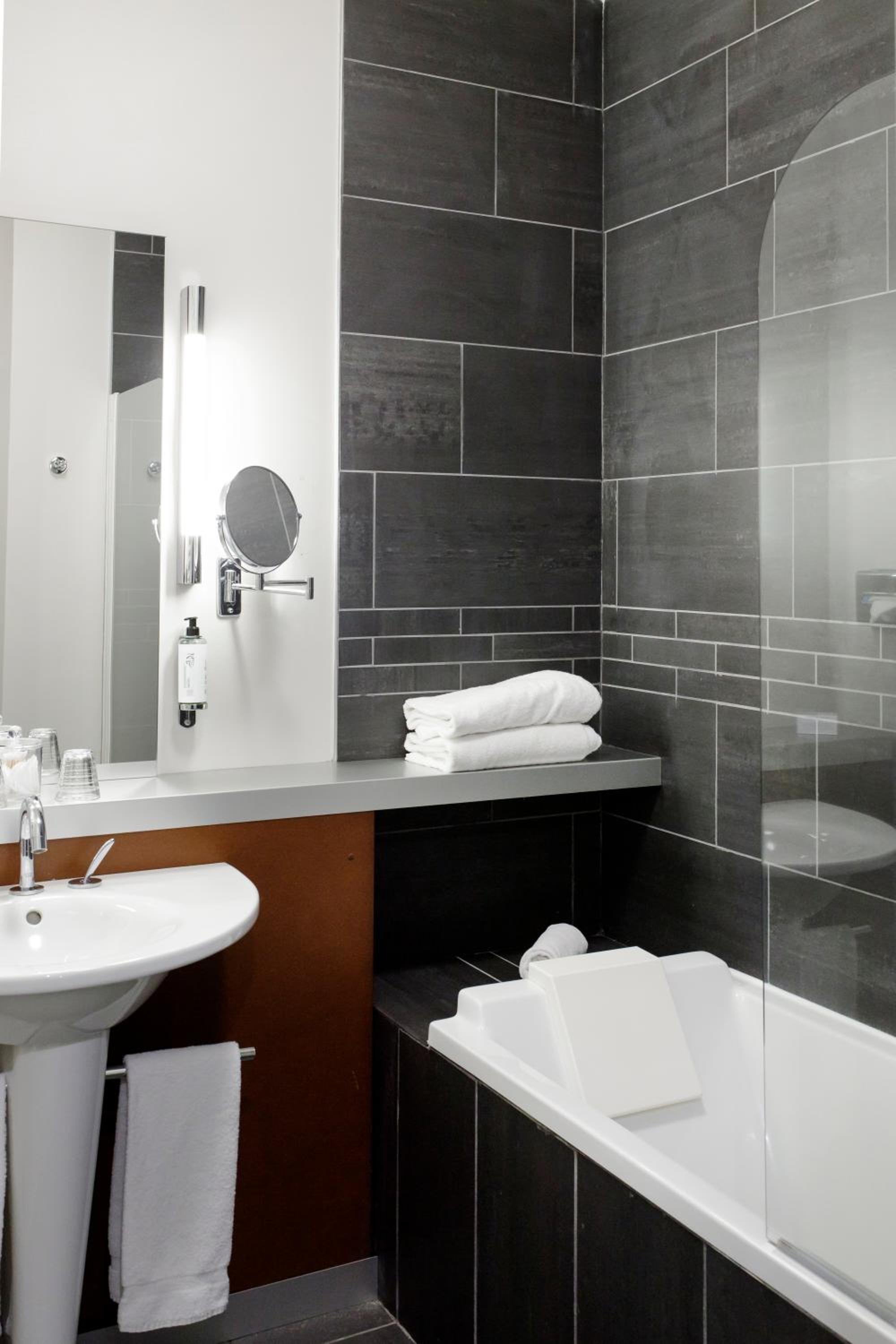غرفة عائلية بسرير فردي وسرير كوين، Best Western Plus Hotel Gergovie 9/13