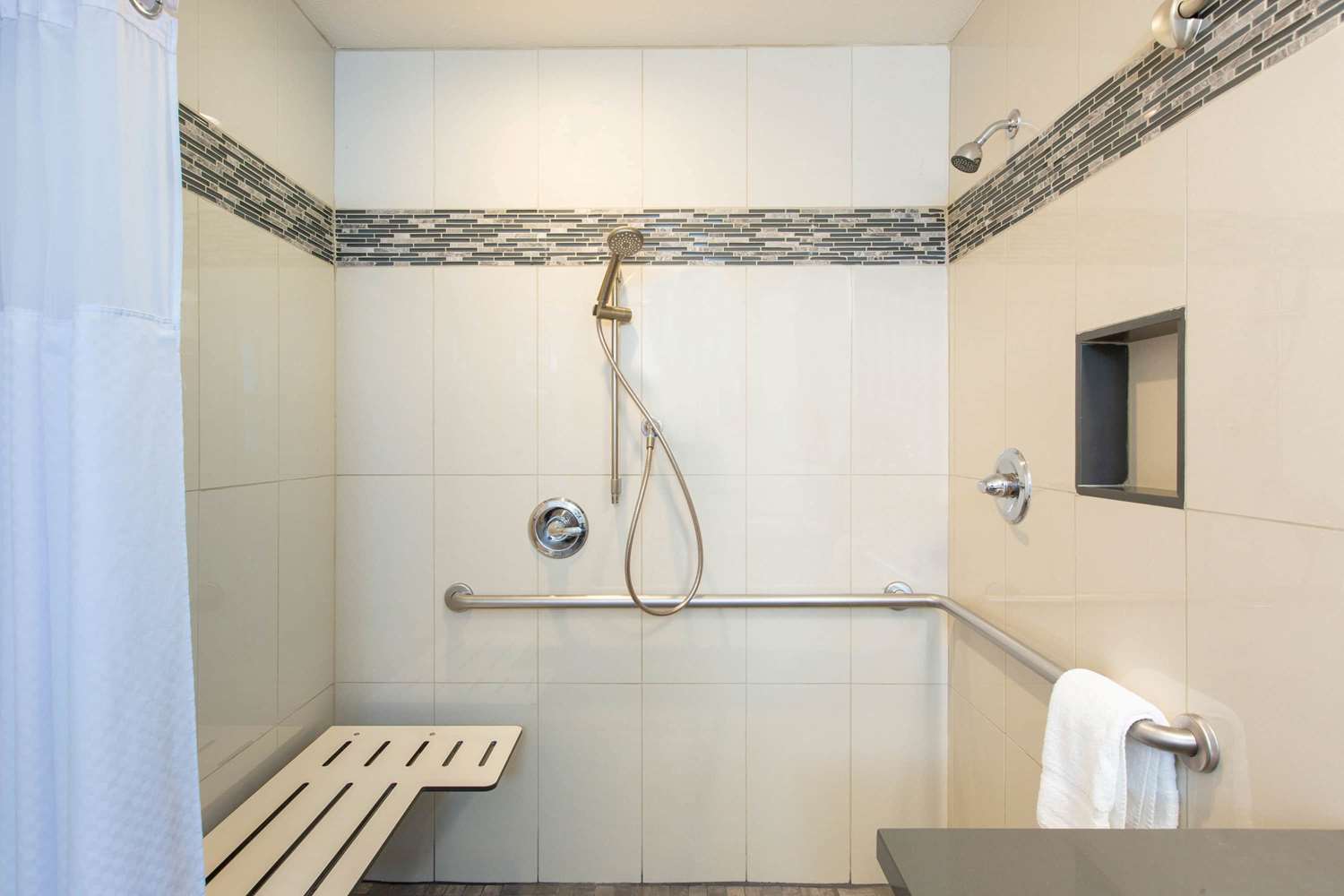 Days Inn By Wyndham Monterey-Fisherman's Wharf Aquarium 18/18