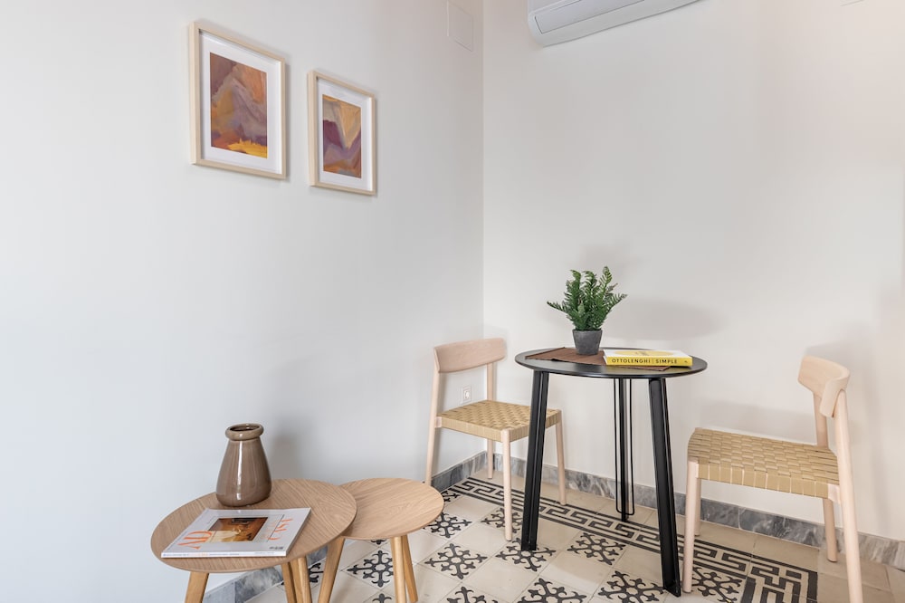 Lobby at Apartamentos Libere Malaga la Merced, MALAGA