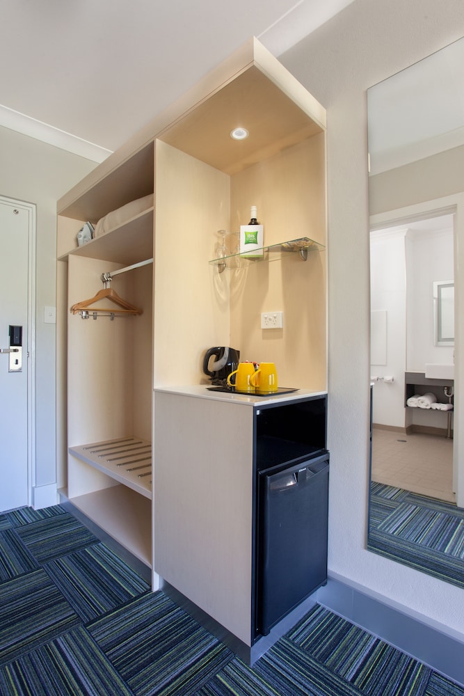 Ibis Styles Tamworth 9/51