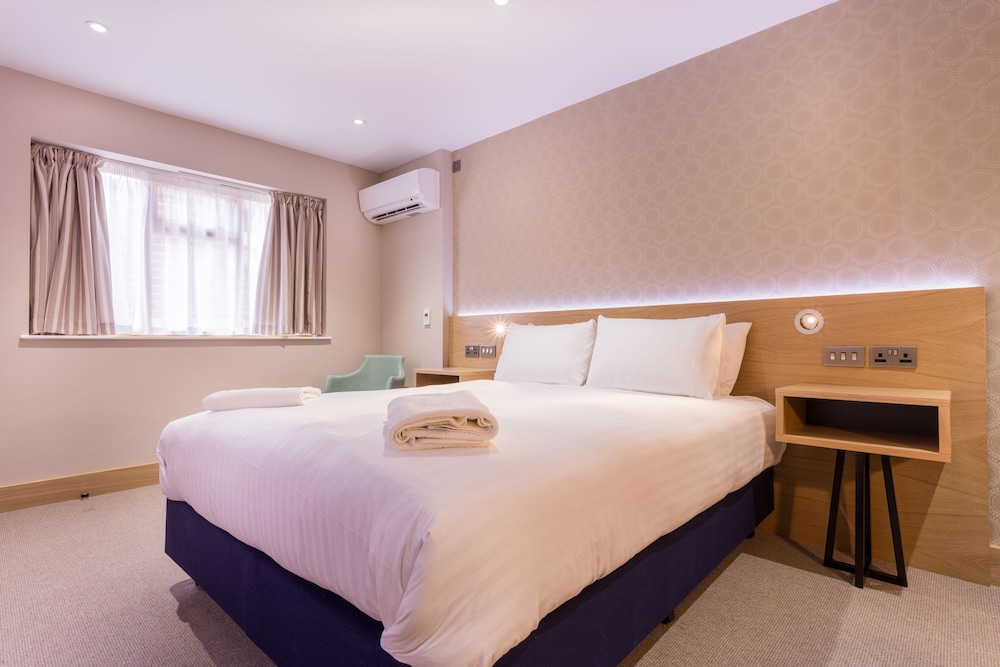 Elmbank York, Tapestry Collection by Hilton 24/67