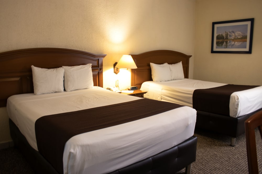 STANDARD, 2 DOUBLE BEDS