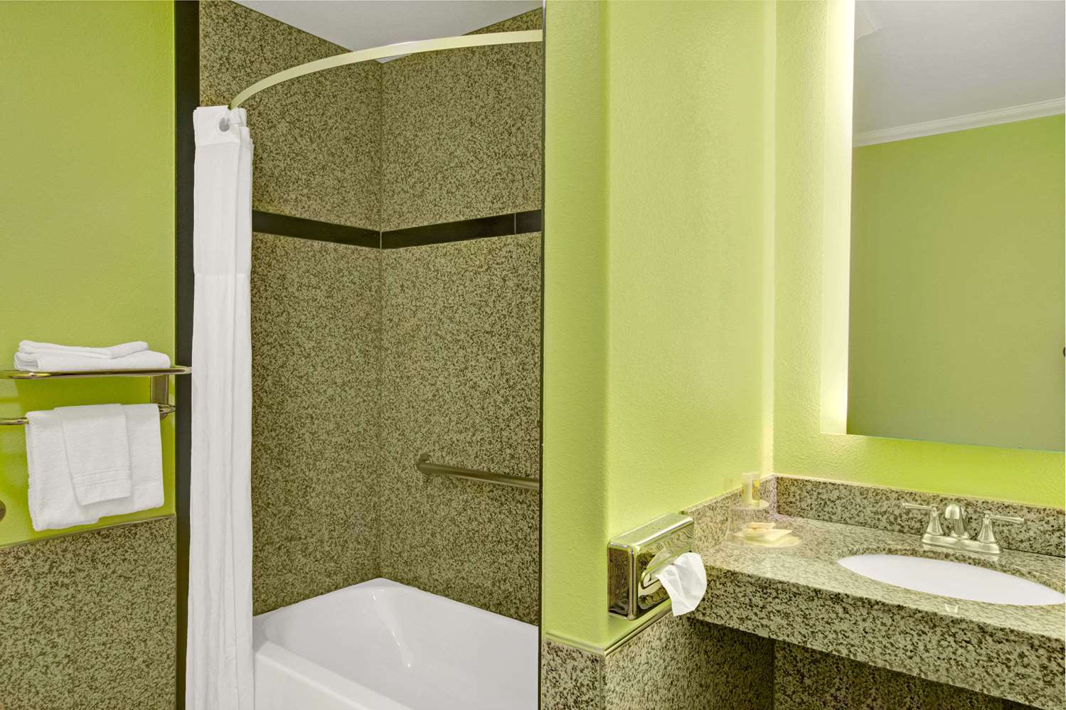Days Inn by Wyndham San Francisco - Lombard 23/24
