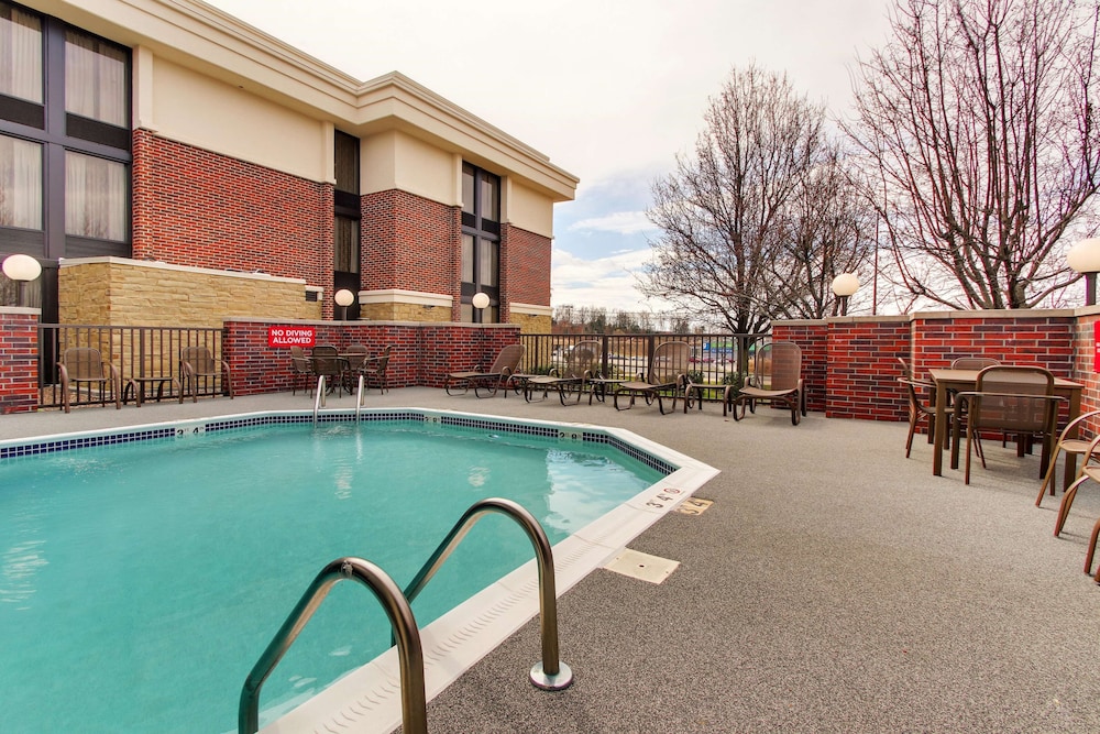 Drury Inn and Suites Poplar Bluff 43/48