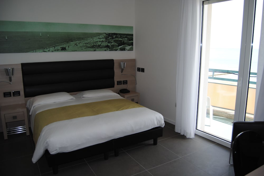 HOTEL ADLON 13/36