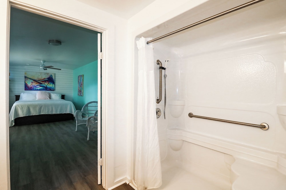 Room, King Bed, Resort View, Accessible