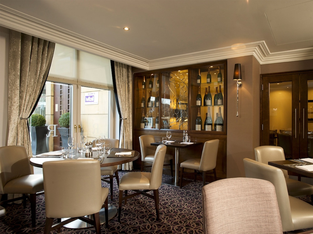 Edinburgh Marriott Hotel Holyrood 27/33