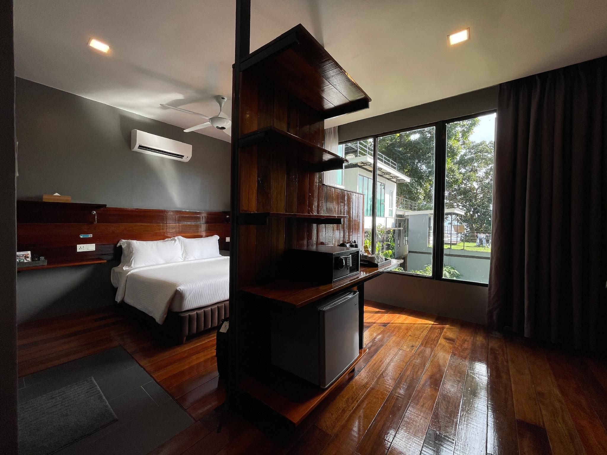 Serenity, Shared, Suite, Queen Bed