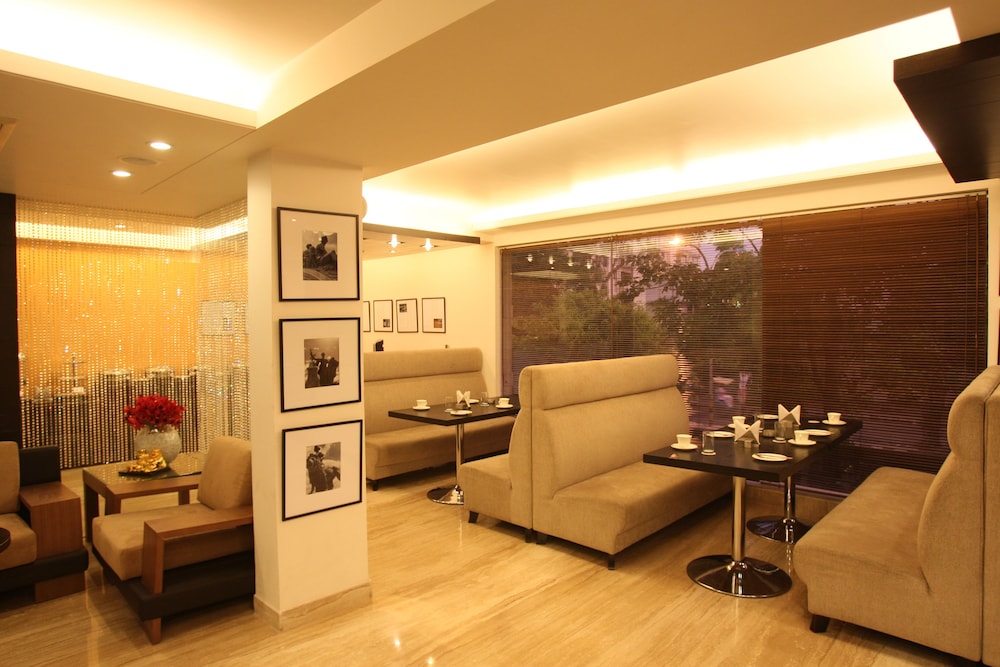 Emblem Hotel 35/67